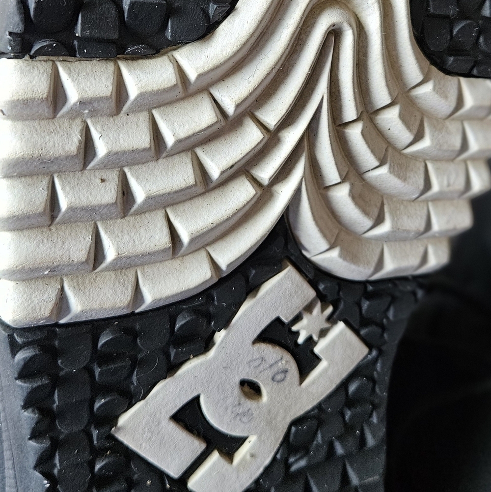 VTG DC Shoes Chalet SE 2.0 Black Snow Moon Boots Faux Fur Rhinestone Y2K - Picture 10 of 13